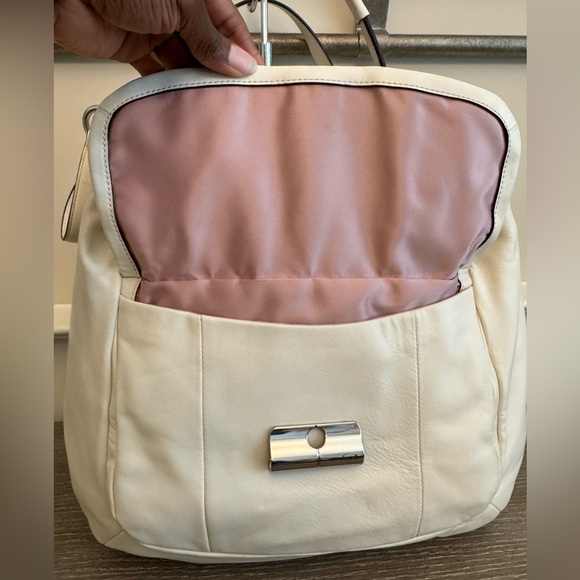 Coach Elegant Cream Leather Shoulder Bag - Picture 10 of 16